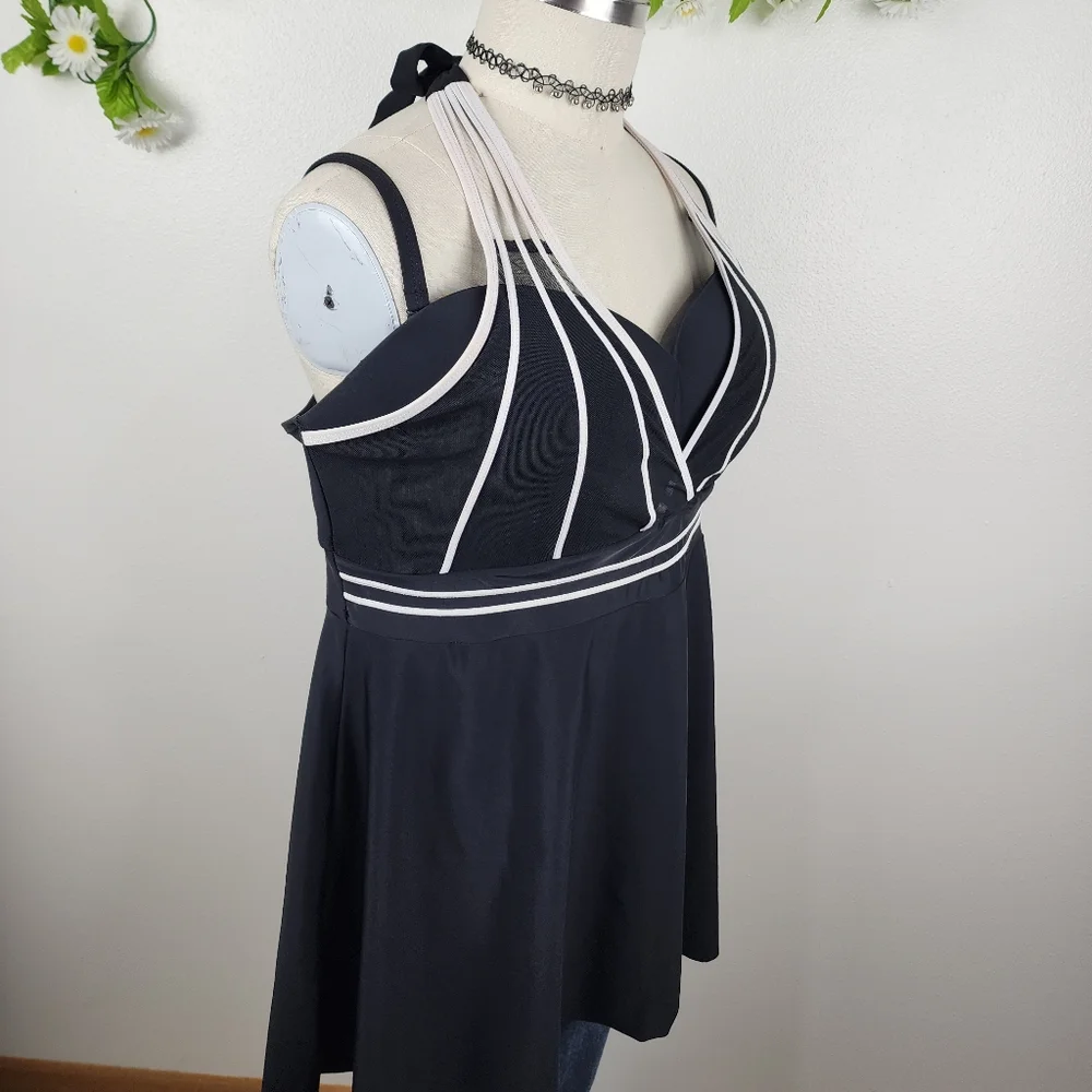 Kawell Black and White Halter Swim Takini Top Sz 3XL